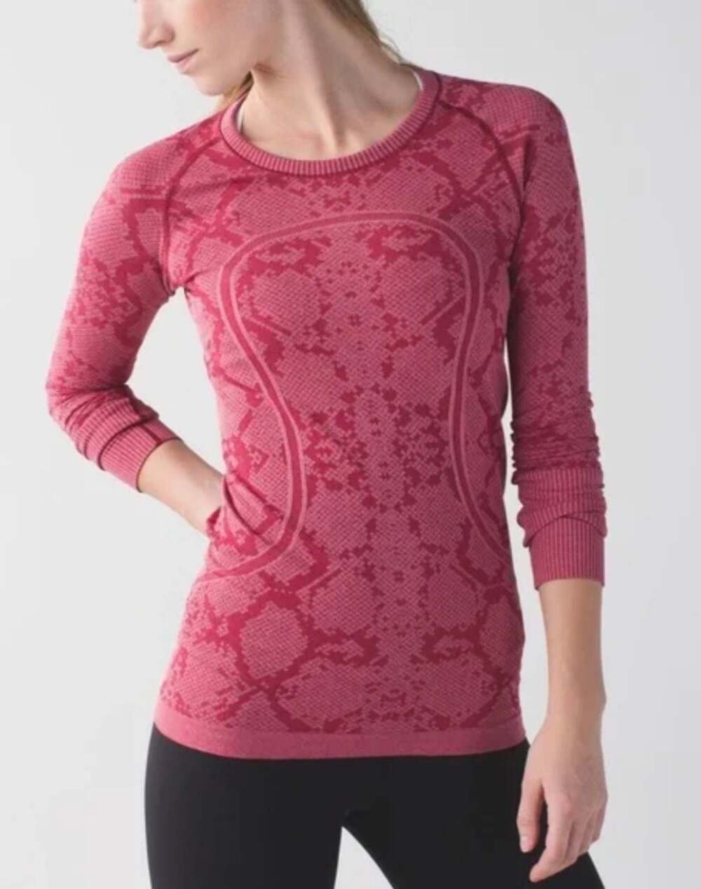 Lululemon Seamless Long Sleeve Shirt Size 4 Red Snake Print